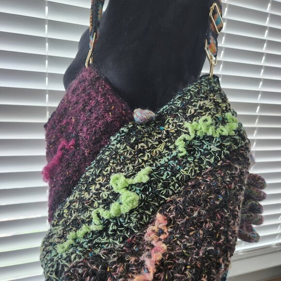 Purse, crossbody, freeform crocheted, new. 14x12.Adjustable strap. - Picture 1 of 3